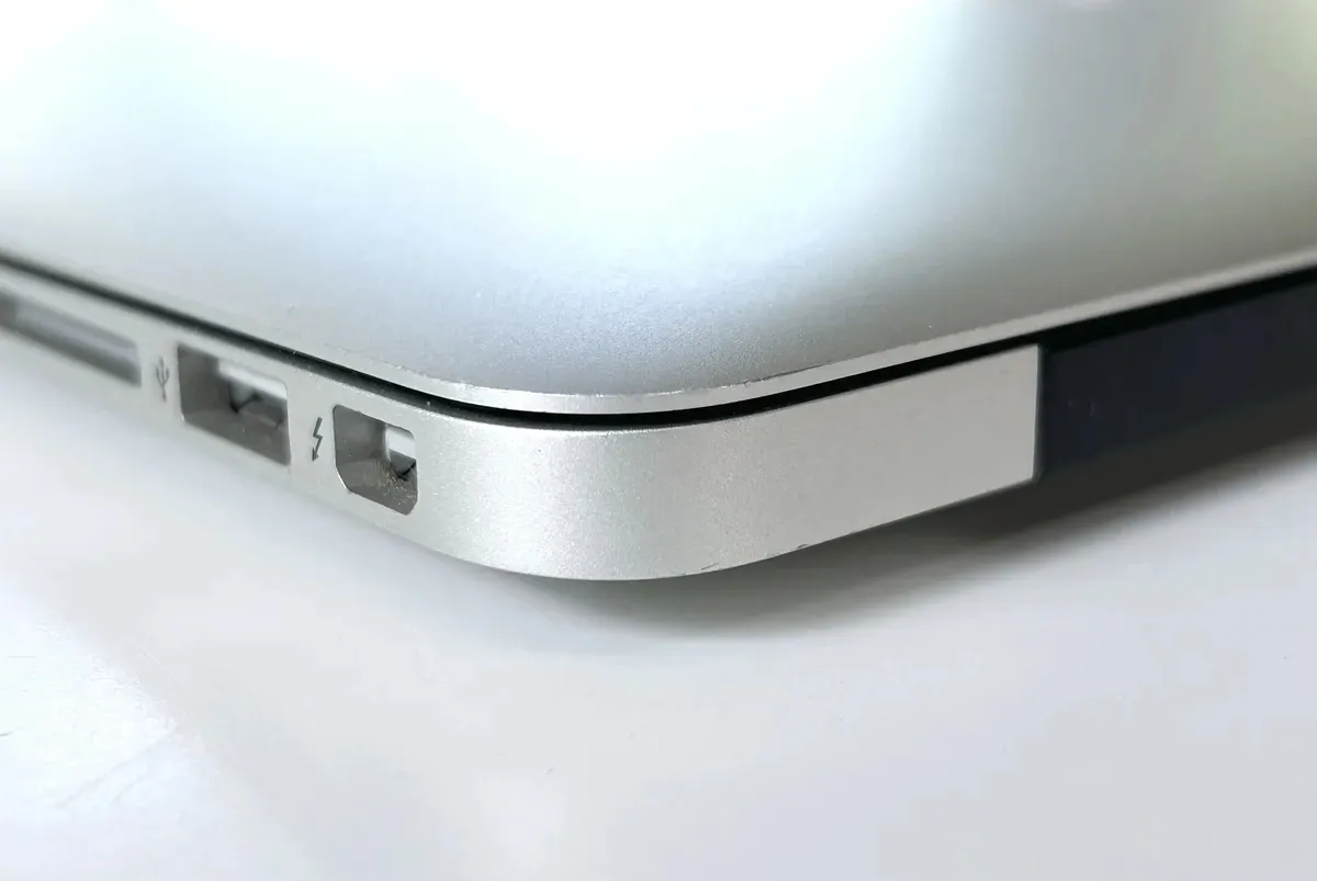 Notebook Macbook Air A1466 13 4GB SSD (En su caja original) - Imagen 4