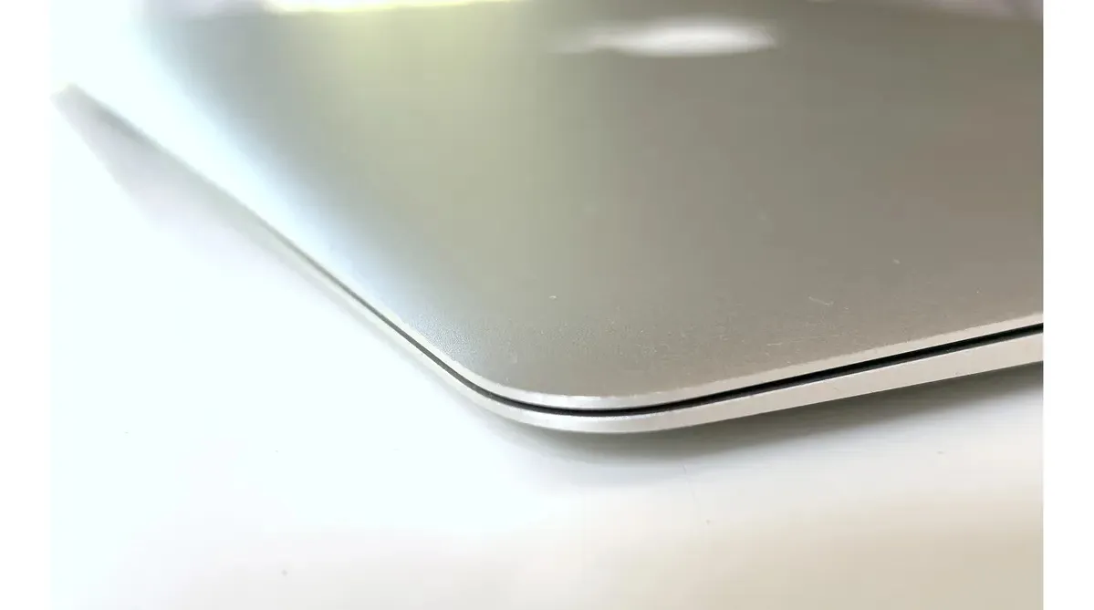 Notebook Macbook Air A1466 13 4GB SSD (En su caja original) - Imagen 5