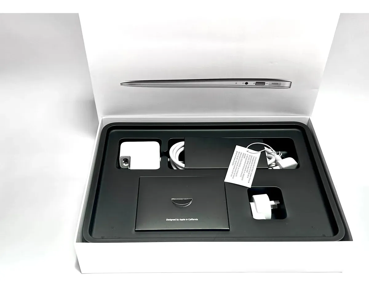 Notebook Macbook Air A1466 13 4GB SSD (En su caja original) - Imagen 8